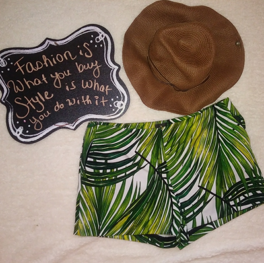 🌴 Tropical Shorts from Worthington